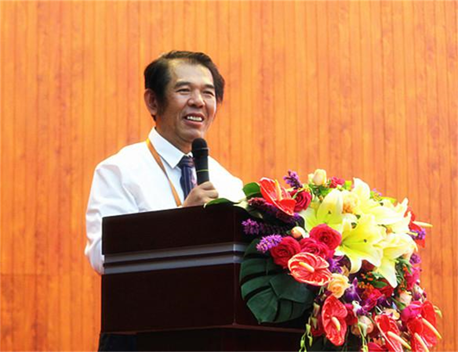 我做为爸妈在线的一个儿子，我愿为她的赢局无限而努力！